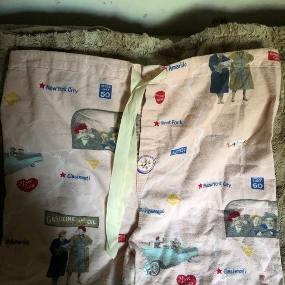 NICK&NORA LUCY CAR ROAD TRIP PJS, SZ L, MADE IN U.S, GUC-NO STAINS, VERY POPULAR - Picture 7 of 16